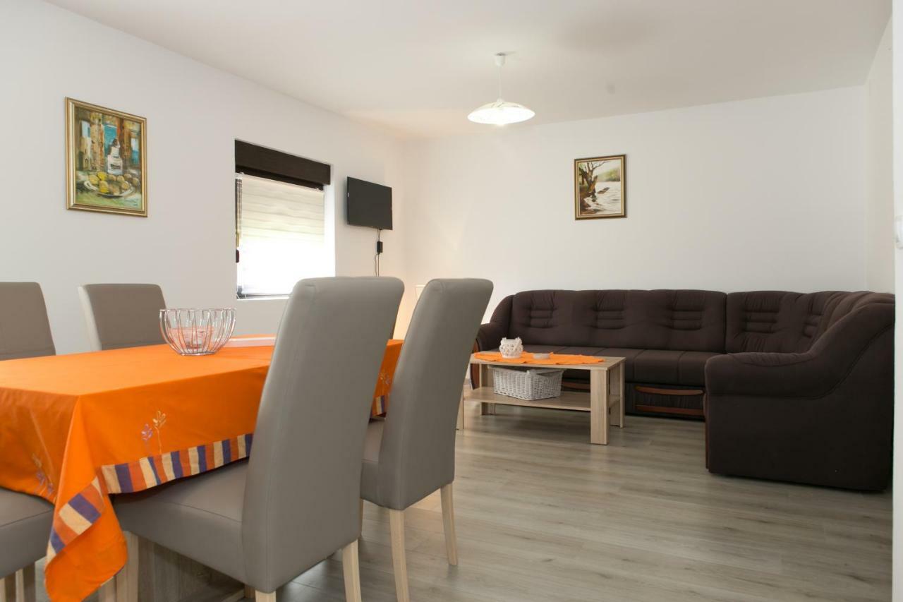 Apartman Lori Otočac Екстериор снимка