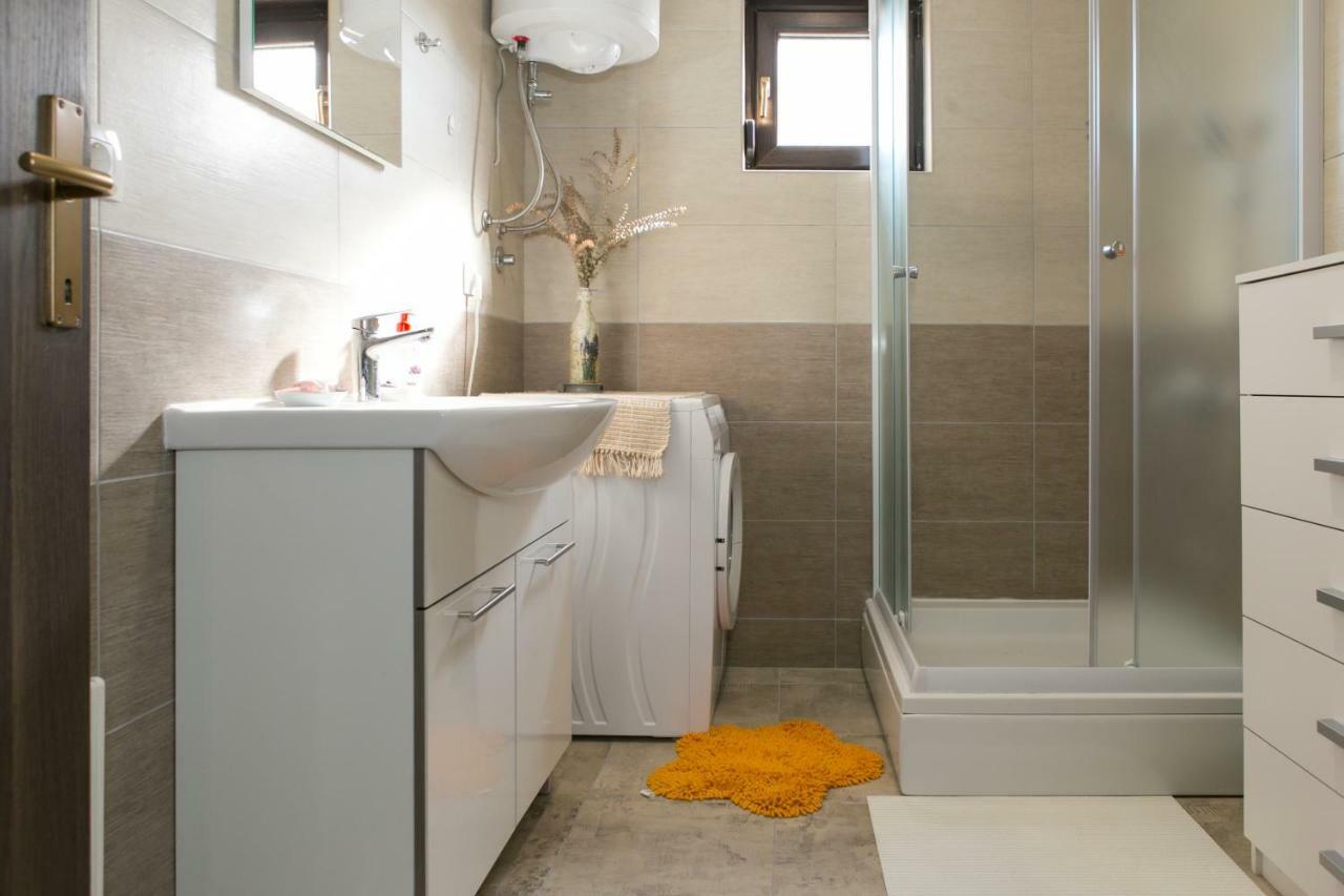 Apartman Lori Otočac Екстериор снимка