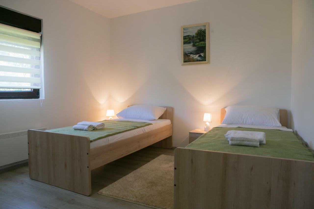 Apartman Lori Otočac Екстериор снимка