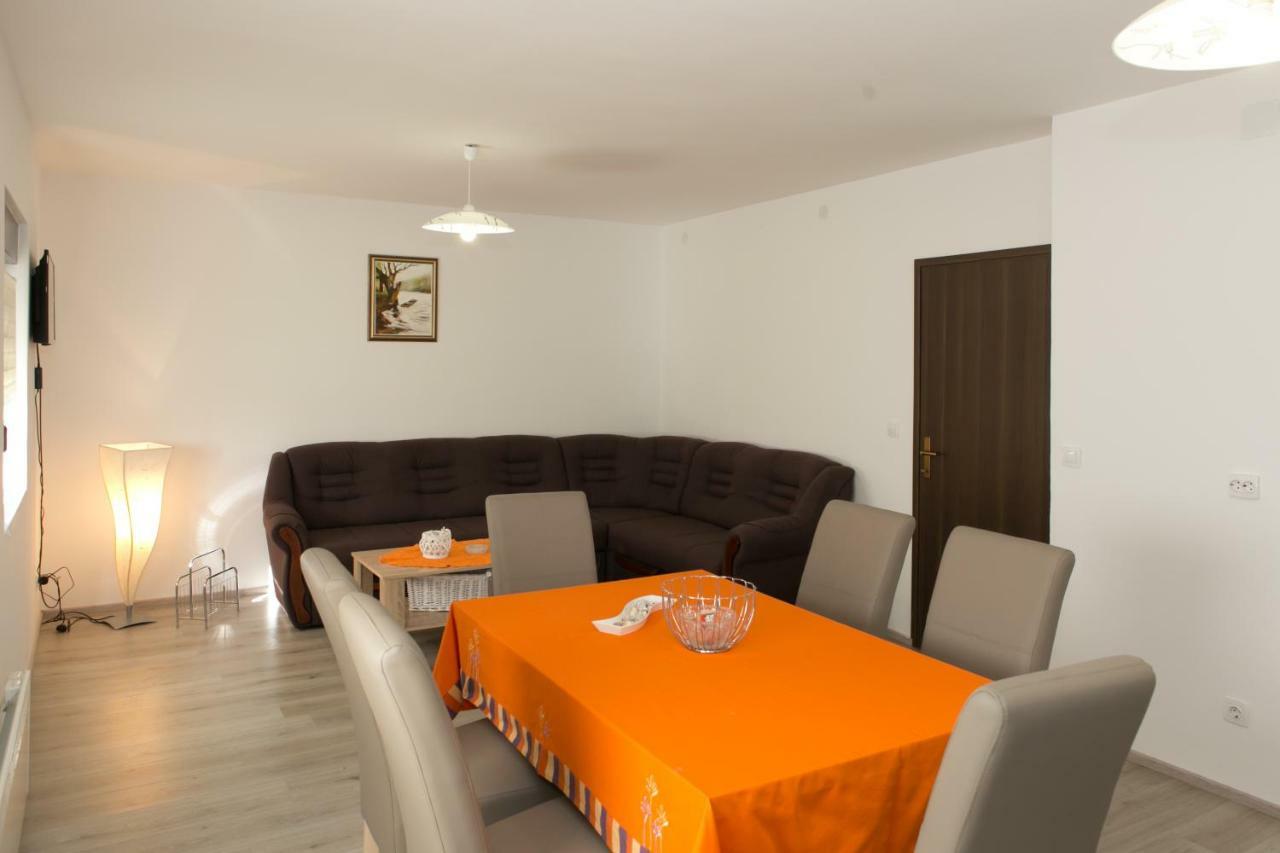 Apartman Lori Otočac Екстериор снимка