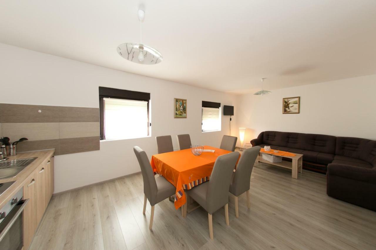 Apartman Lori Otočac Екстериор снимка